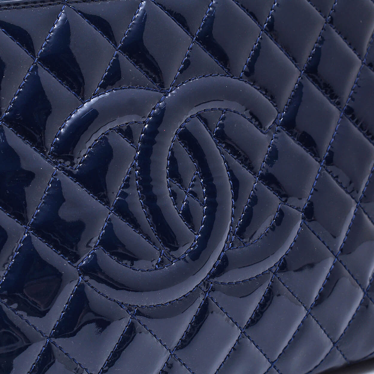 Chanel - Navy Blue Quilted Patent Leather CC Logo Clutch 